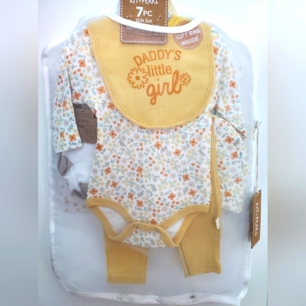 Kit Pearl adorable baby gift set size 0-3 mo. Includes matching gift bag.